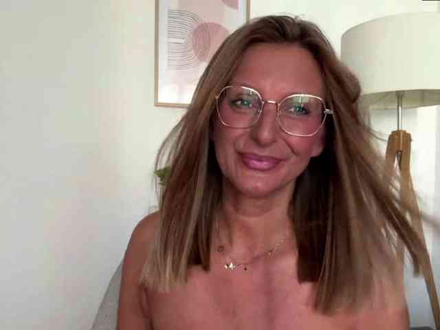 RachellaFox webcam