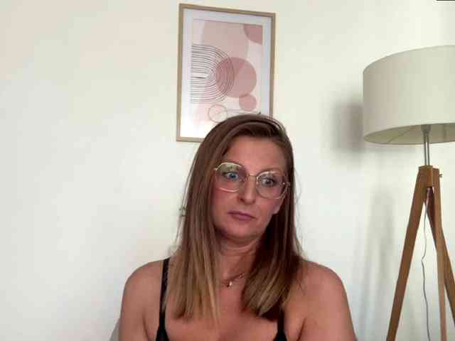 RachellaFox webcam