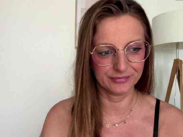 RachellaFox webcam