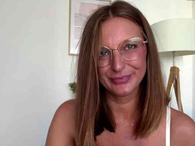 RachellaFox webcam