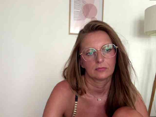 RachellaFox webcam