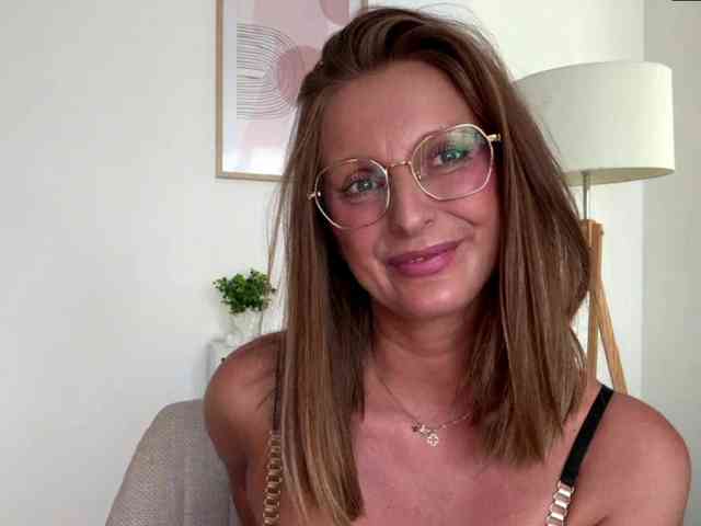 RachellaFox webcam
