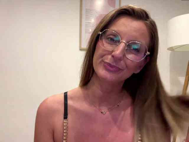 RachellaFox webcam
