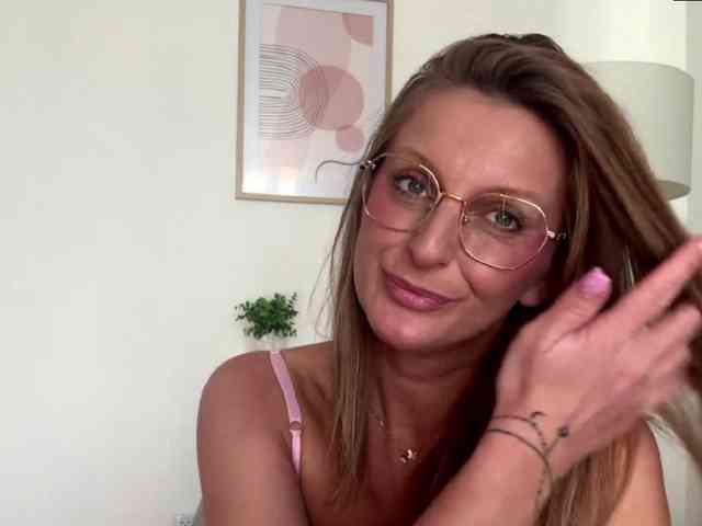 RachellaFox webcam