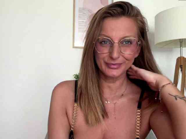 Model: RachellaFox