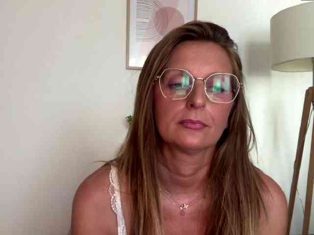RachellaFox webcam