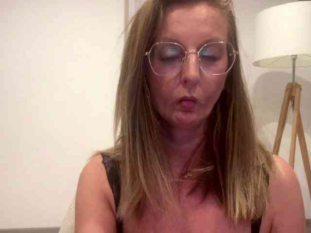 RachellaFox webcam