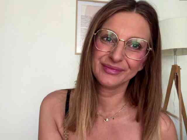 RachellaFox webcam