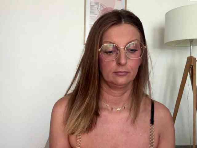 RachellaFox webcam