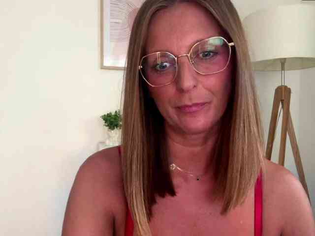 RachellaFox webcam