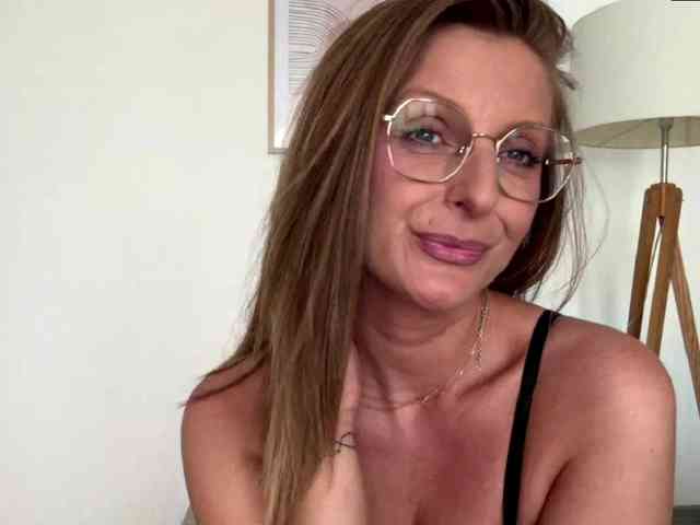 RachellaFox webcam