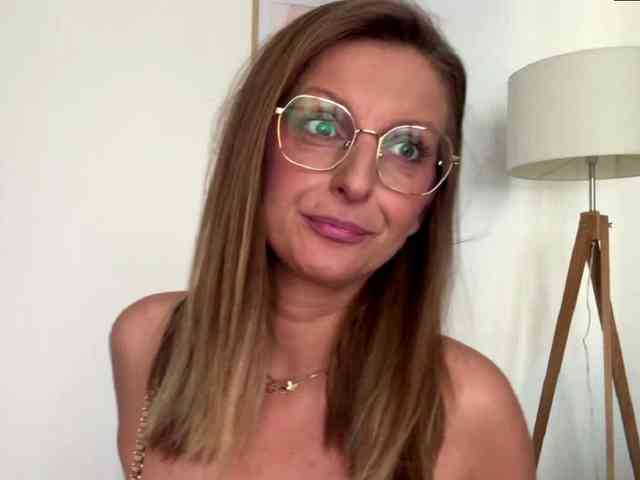 RachellaFox webcam