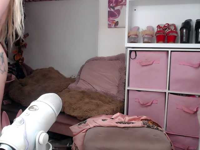 ElyinkPornsta live cam on BongaCams
