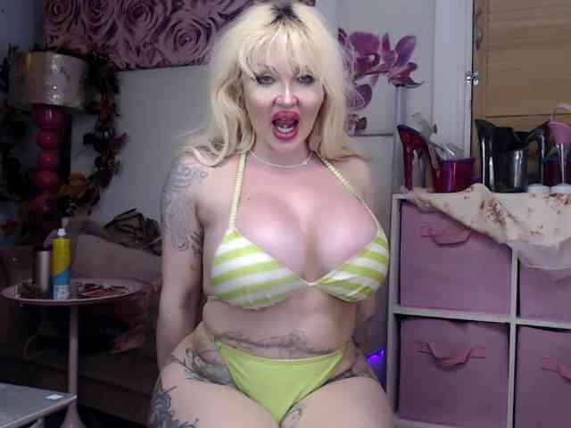 ElyinkPornsta webcam