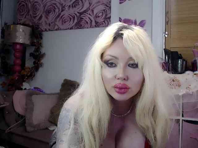 ElyinkPornsta webcam