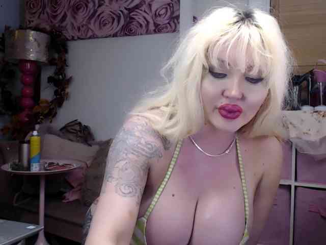 Modella: ElyinkPornsta