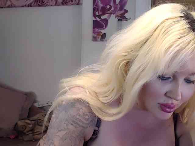 ElyinkPornsta webcam