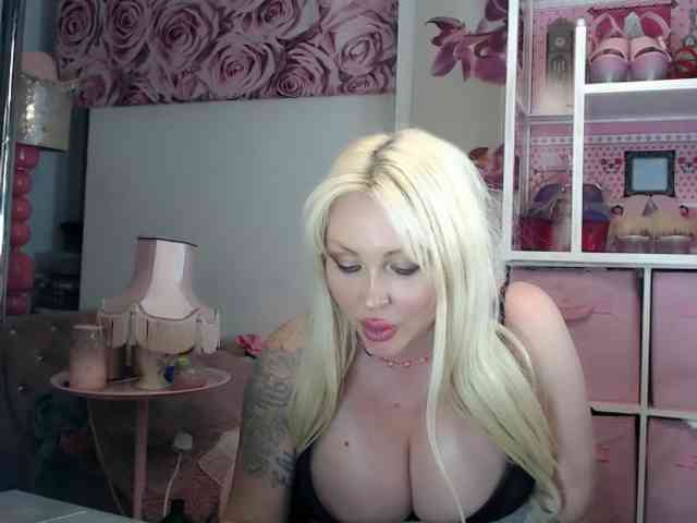ElyinkPornsta webcam