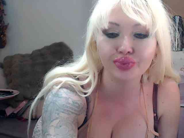 ElyinkPornsta webcam