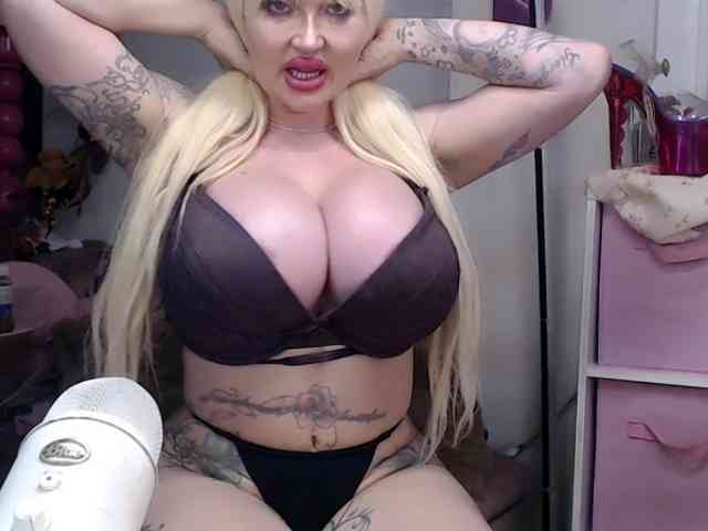 Modella: ElyinkPornsta