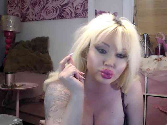 ElyinkPornsta webcam