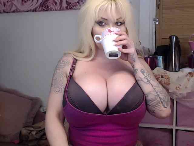 ElyinkPornsta webcam