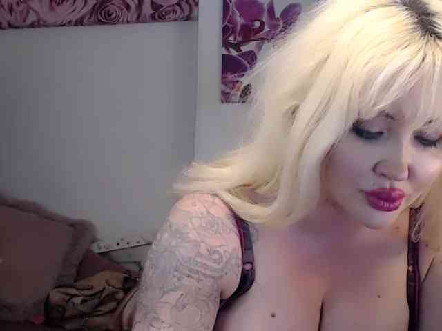 ElyinkPornsta webcam