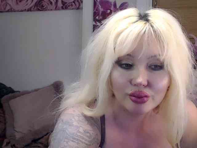 ElyinkPornsta webcam