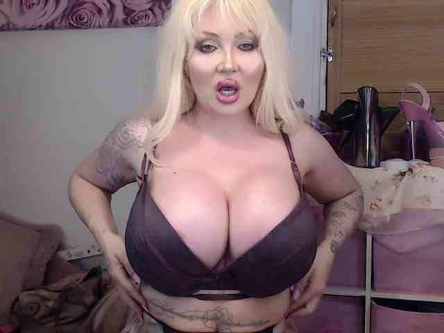 ElyinkPornsta webcam