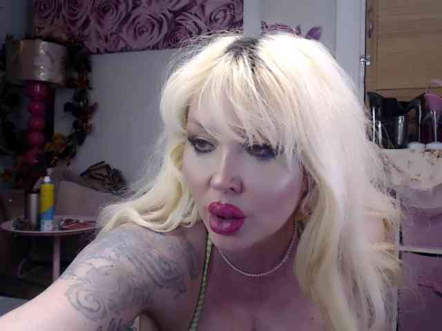 ElyinkPornsta webcam