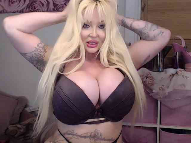 ElyinkPornsta webcam