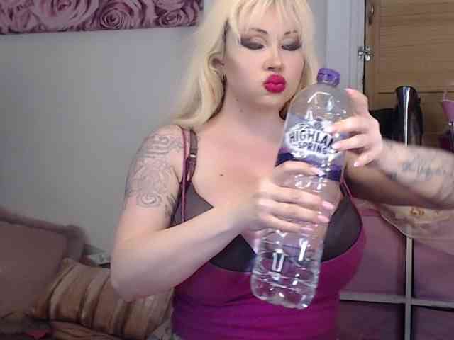 ElyinkPornsta Live Webcam on BongaCams