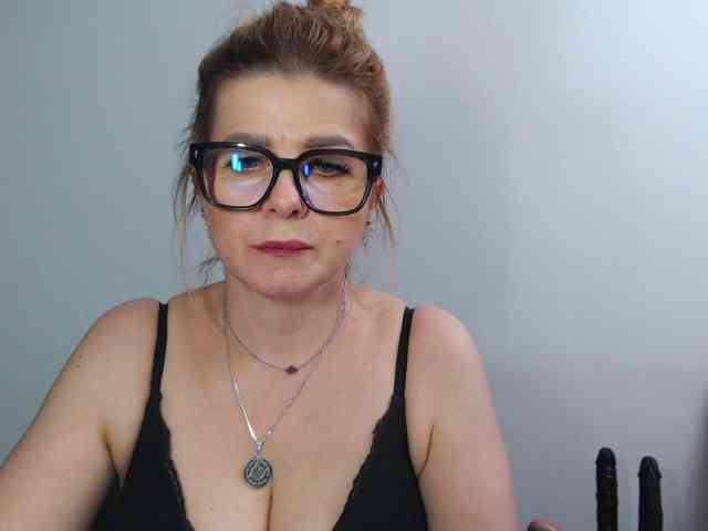 MilfHester4U webcam