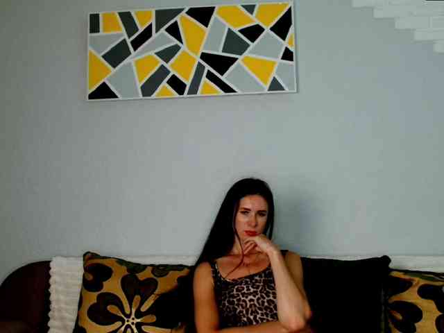 MilfLunna Live Webcam on BongaCams