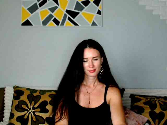 MilfLunna Live Webcam on BongaCams