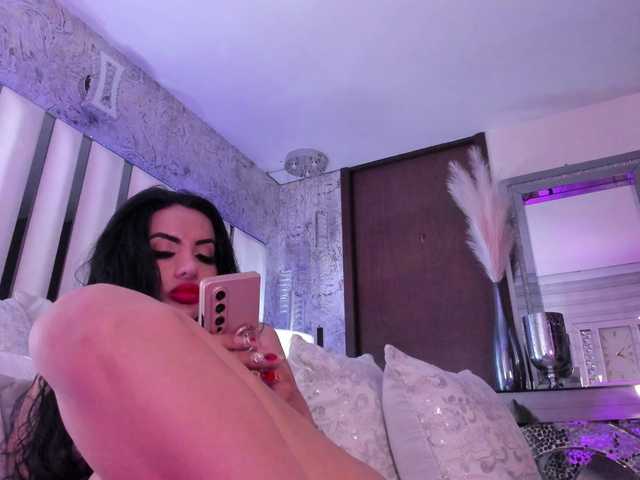 Valeriajade live cam on BongaCams