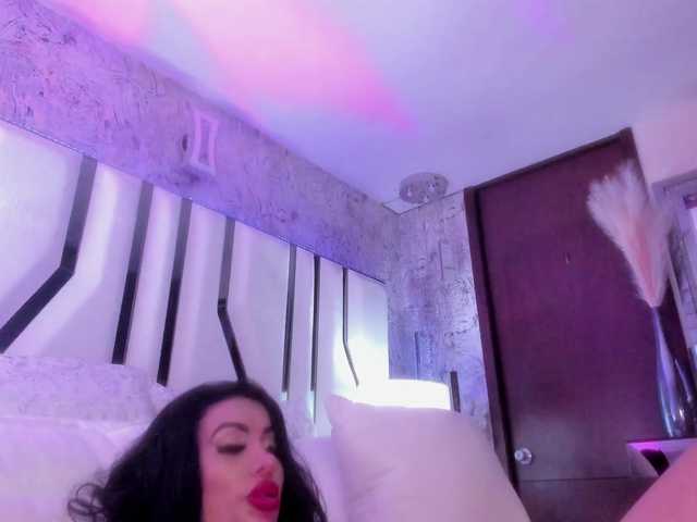 Valeriajade live cam on BongaCams