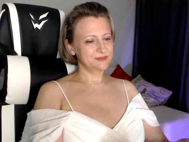 LoveSuperGerl webcam