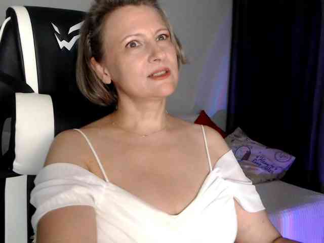 LoveSuperGerl webcam