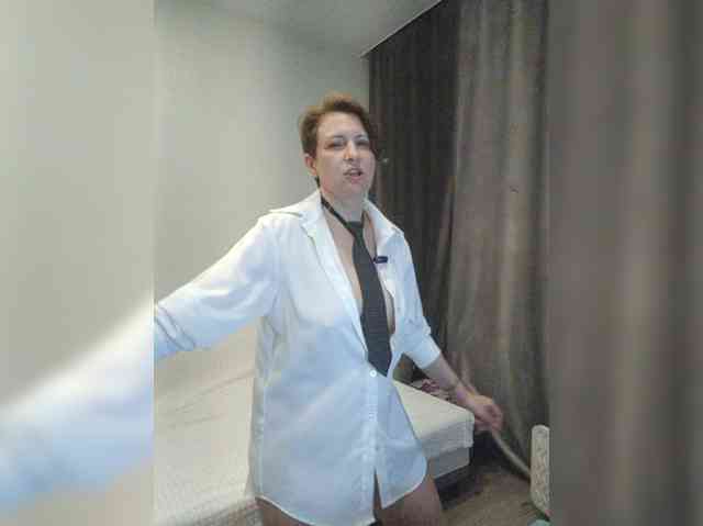 LoveSuperGerl webcam