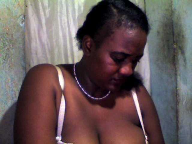 le modèle pussyblacky est en webcam porno dans un show sur le site bongacams, il possède les tags suivants: Ebony,Brunette,Shaved