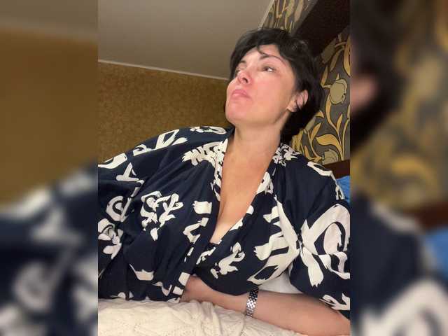 LouiseJenkin live cam on BongaCams