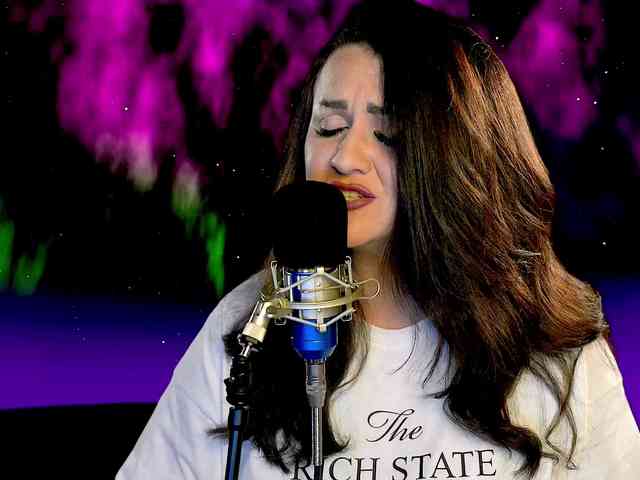 Meskhimusic webcam