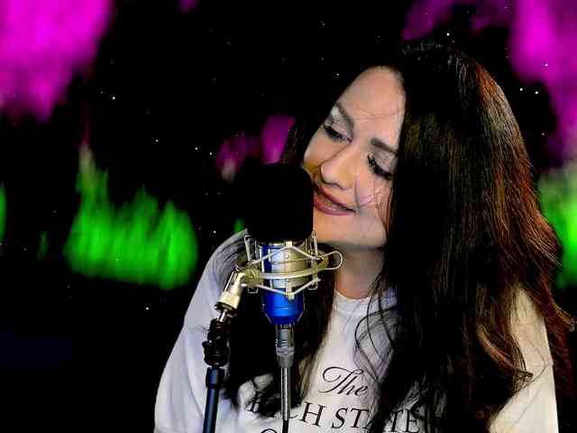 Meskhimusic webcam