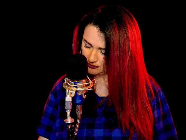 Meskhimusic webcam