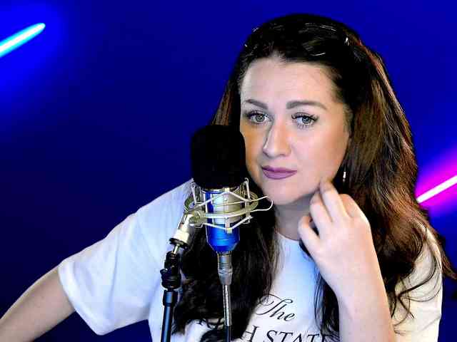 Meskhimusic webcam