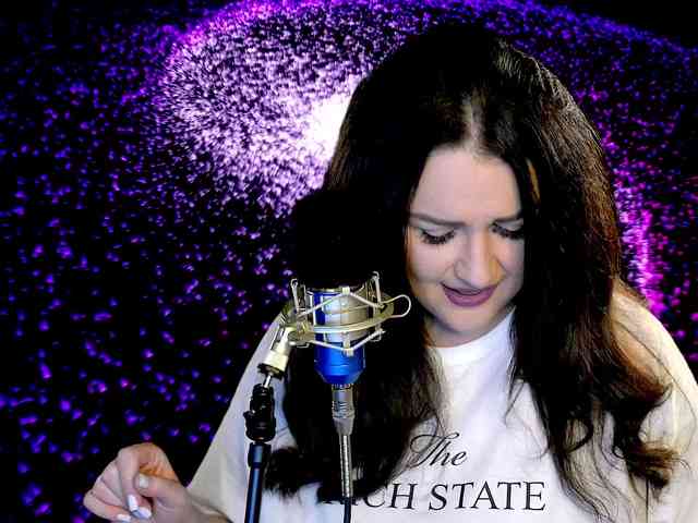 Meskhimusic webcam