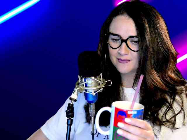 Meskhimusic webcam