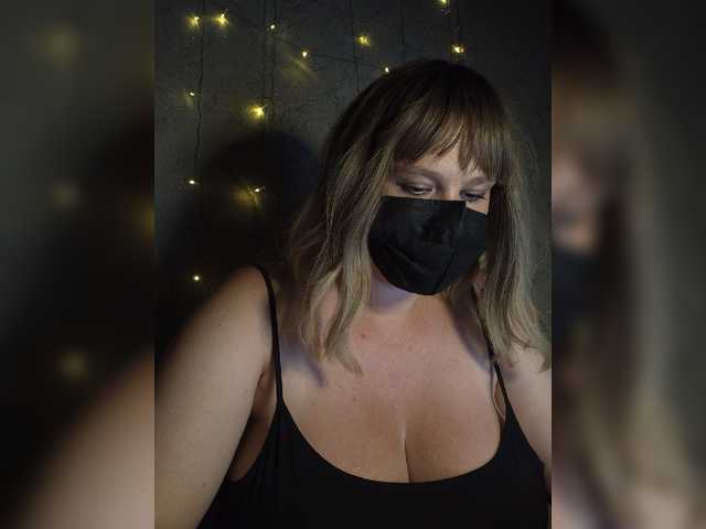 KarinCams live webcam show