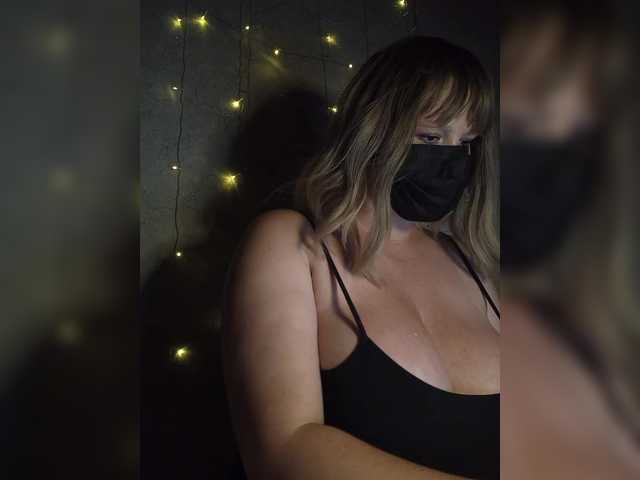 KarinCams live webcam show